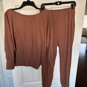 Women's Ribbed Two-Piece Set - Brown Pants & Top